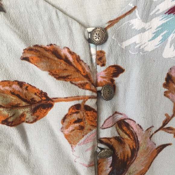 Lightweight floral button dress - Picture 5 of 5